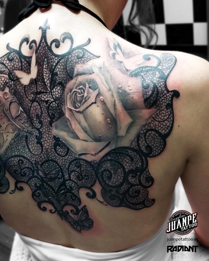 tatuaje realismo flores espalda juanpetattoo - estudio de tatuajes tatuaje realismo flores espalda juanpetattoo - estudio de tatuajes
