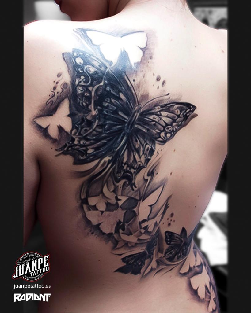 tatuaje realismo mariposas espalda juanpetattoo - estudio de tatuajes ideas tatuajes hermanas