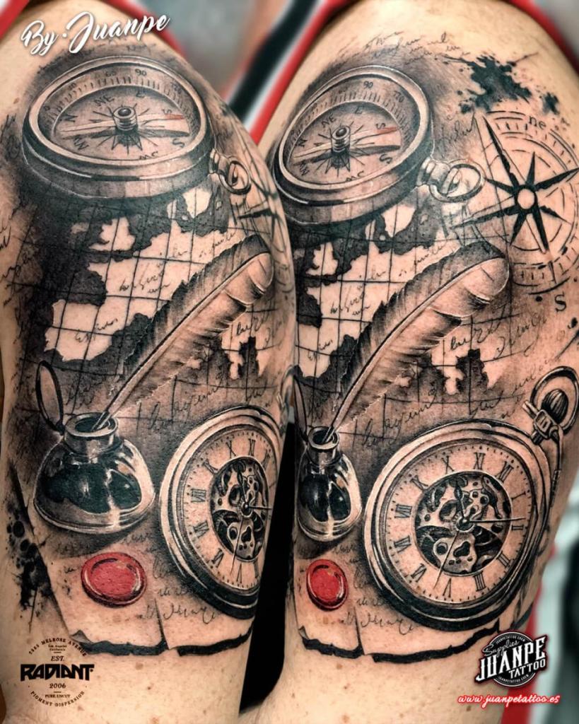 tatuaje-realismo-brujula-mochila-juanpetattoo