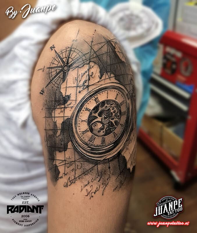 tatuaje-realismo-reloj-antiguo-juanpetattoo