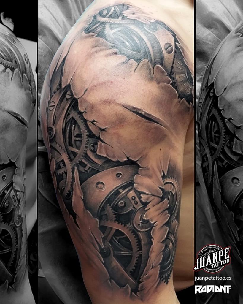 02-tatuaje-biomecanico-brazo-juanpetattoo