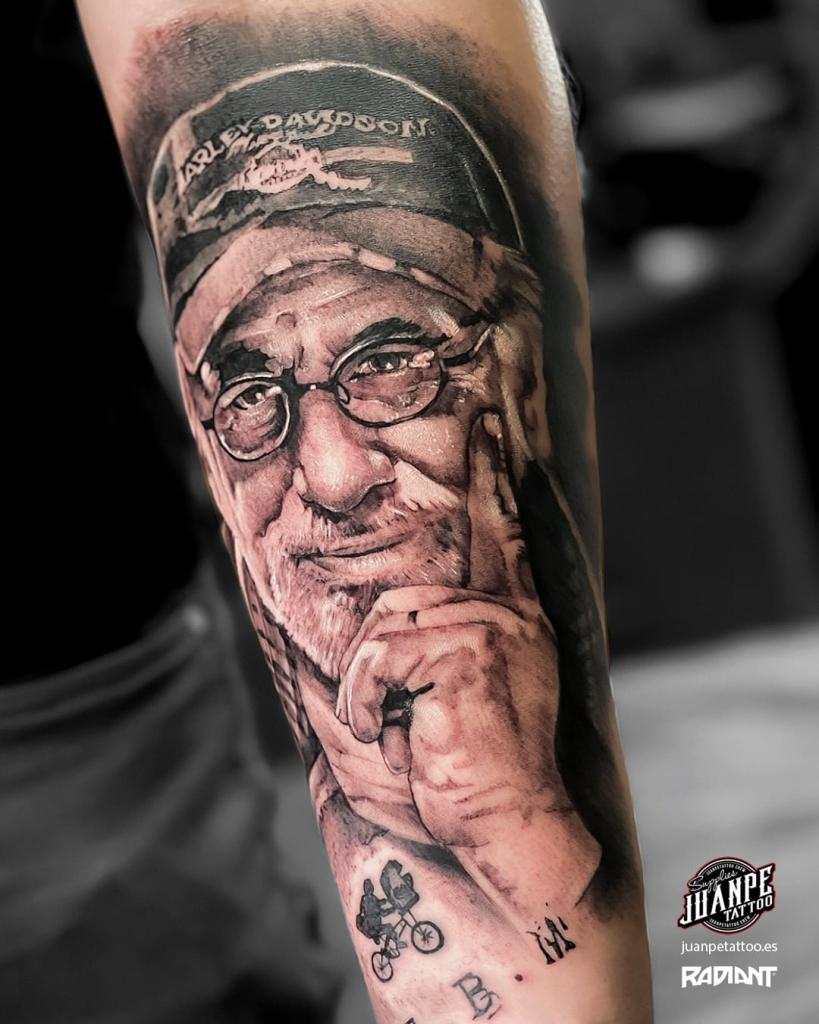 tatuaje-realismo-retrato-rostro-2-juanpetattoo