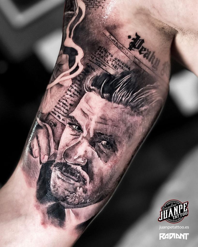 tatuaje-realismo-rostro-hombre-juanpetattoo