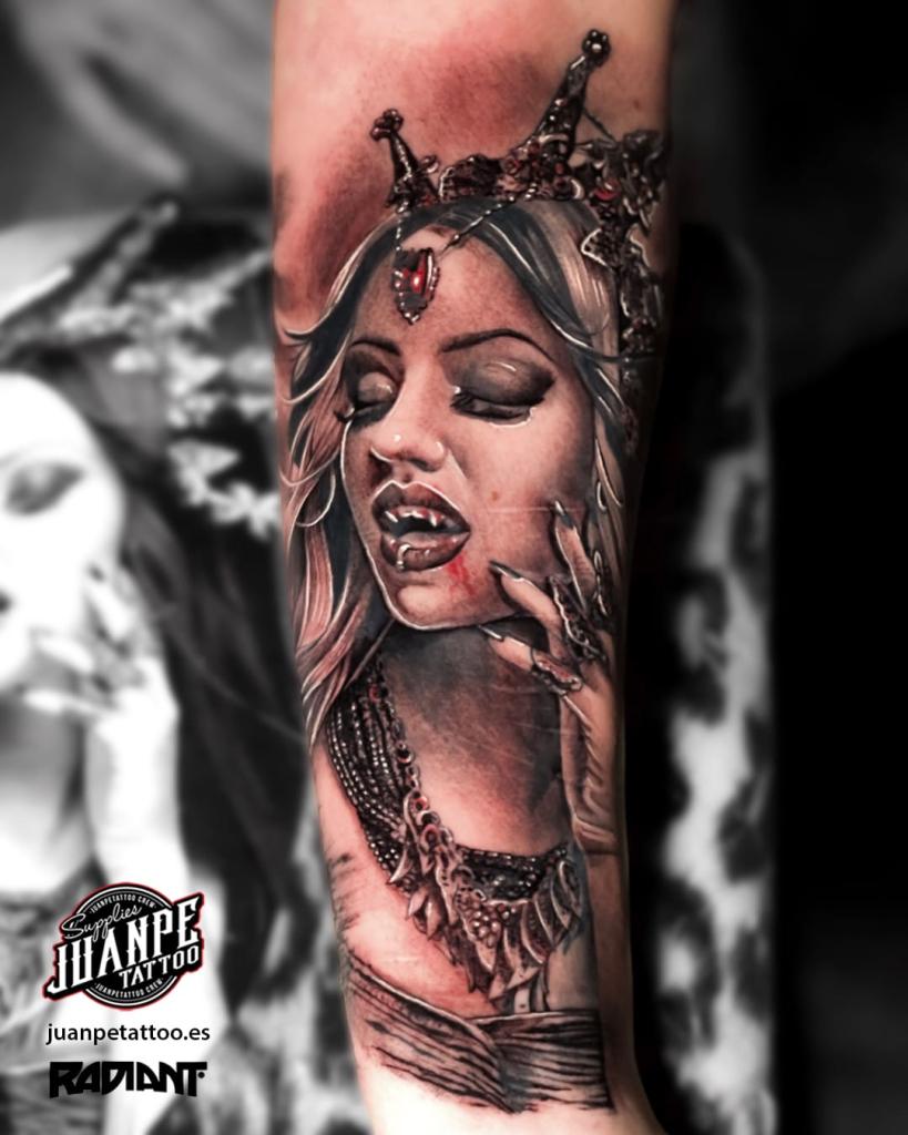tatuaje-realismo-vampira-3-juanpetattoo