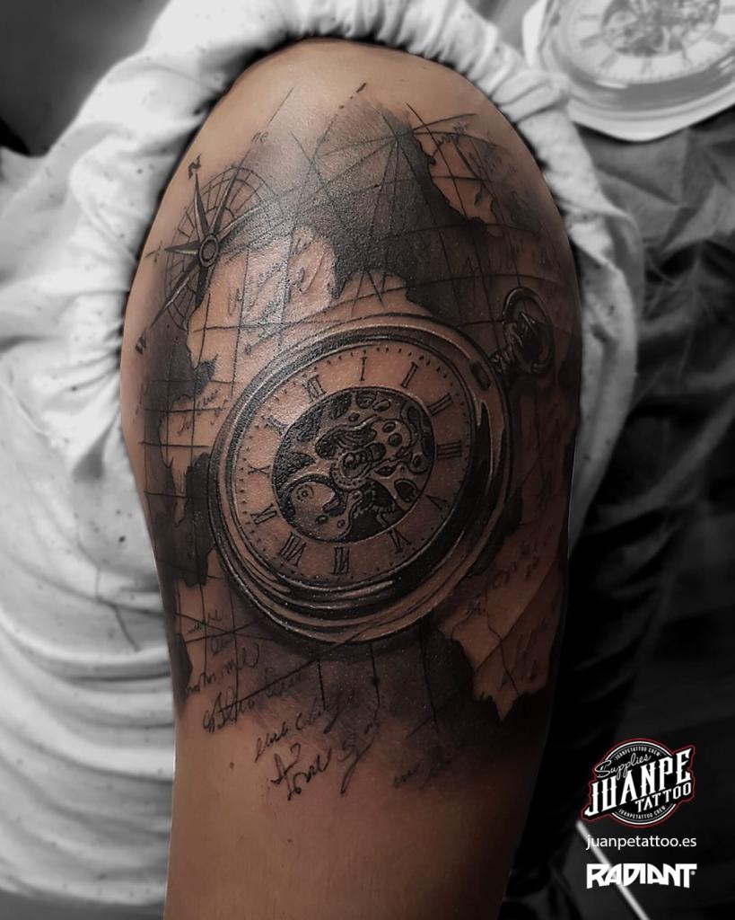 Tatuajes realismo brujulas y mapas