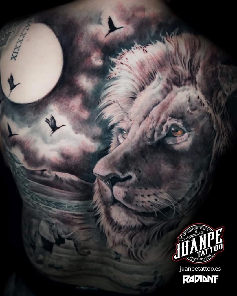 Tatuajes en la espalda realismo