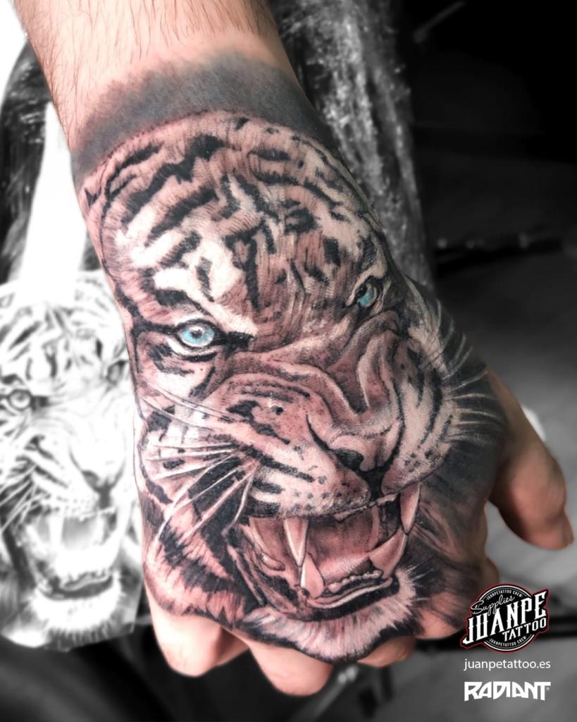 tatuajes en la mano