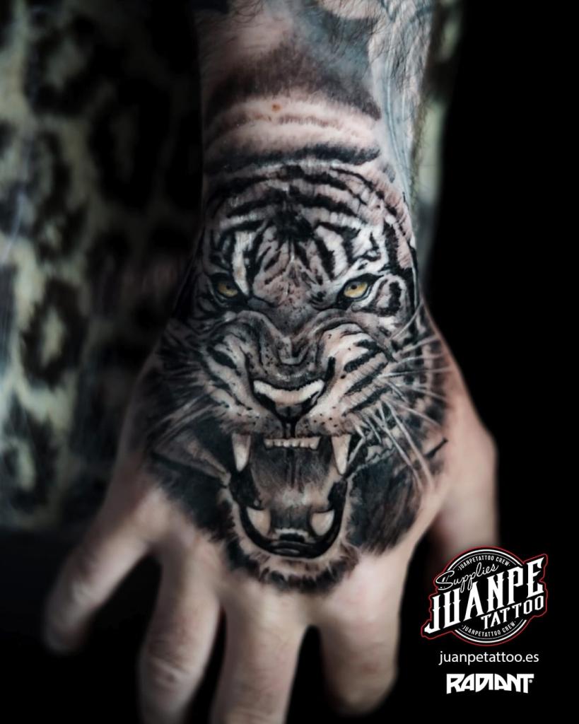 tatuajes en la mano