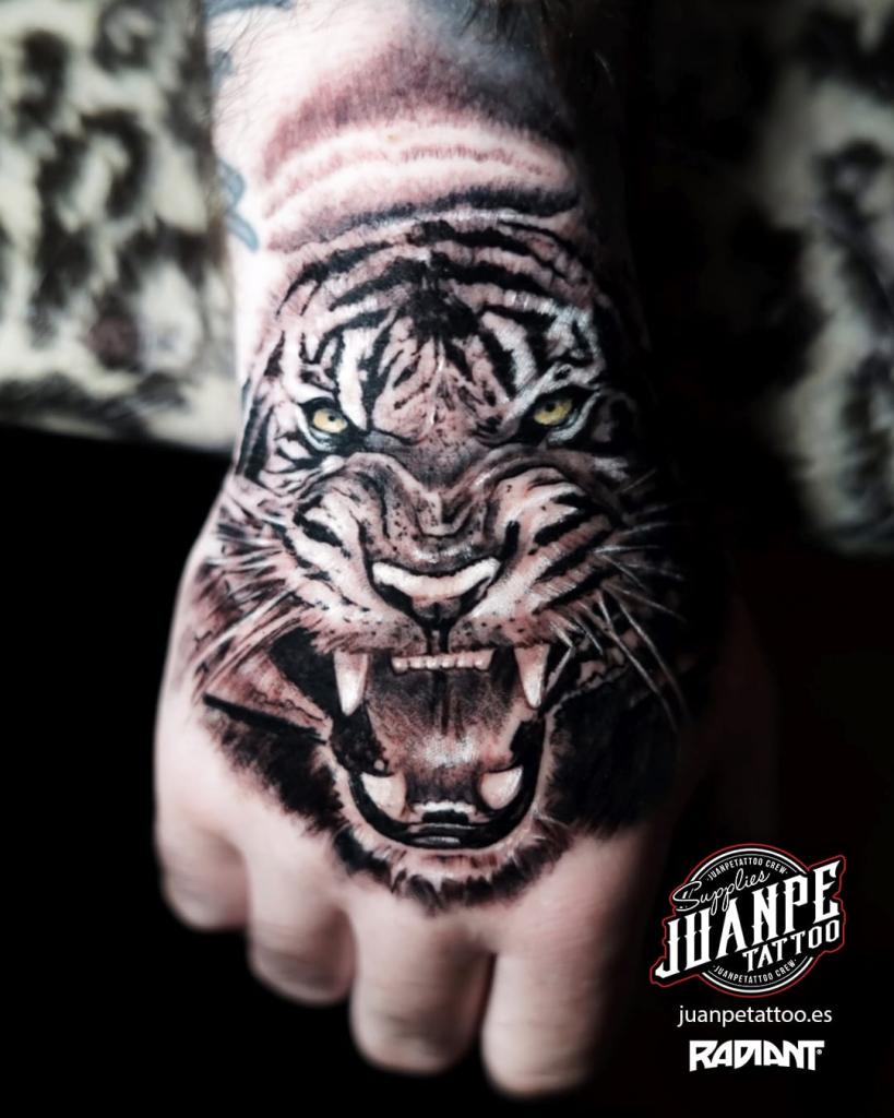 tatuajes en la mano